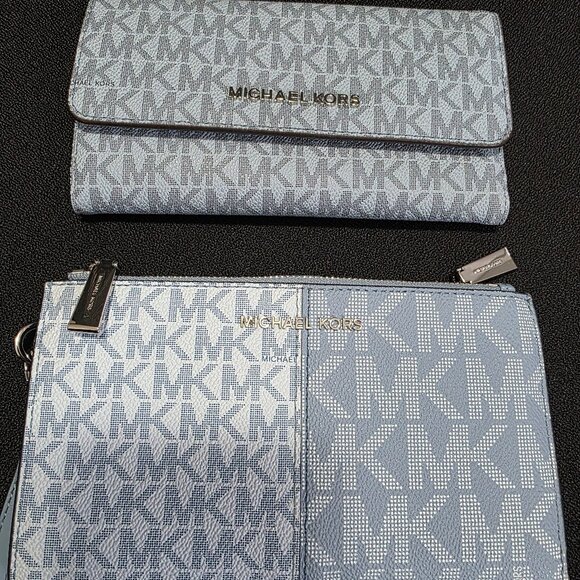Michael Kors wallet and Wristlet - Picture 1 of 4
